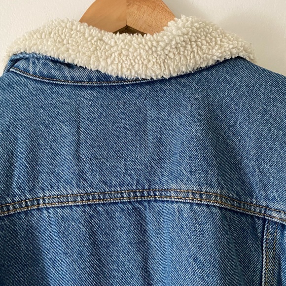 Levi’s Denim Trucker Fleeced collar Denim Jacket - Picture 8 of 8